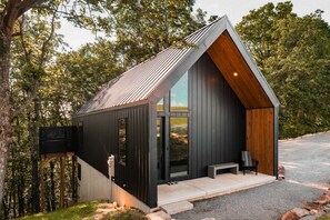 Exterior - Belmont at Arcadia Hills | Luxury Couples Cabin (New Plymouth)