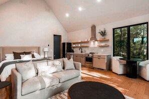 Iron/ironing board, free WiFi, bed sheets - Belmont at Arcadia Hills | Luxury Couples Cabin (New Plymouth)