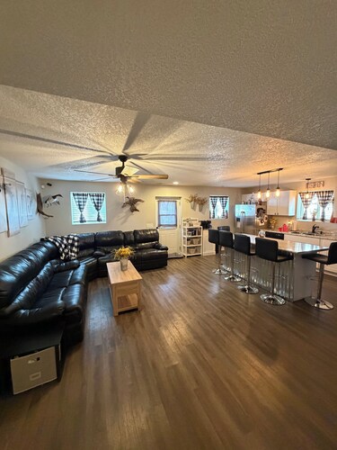 4 bd, 2 ba Cabin at Lake Rathbun. Sleeps 11. Less than a mile from lake.