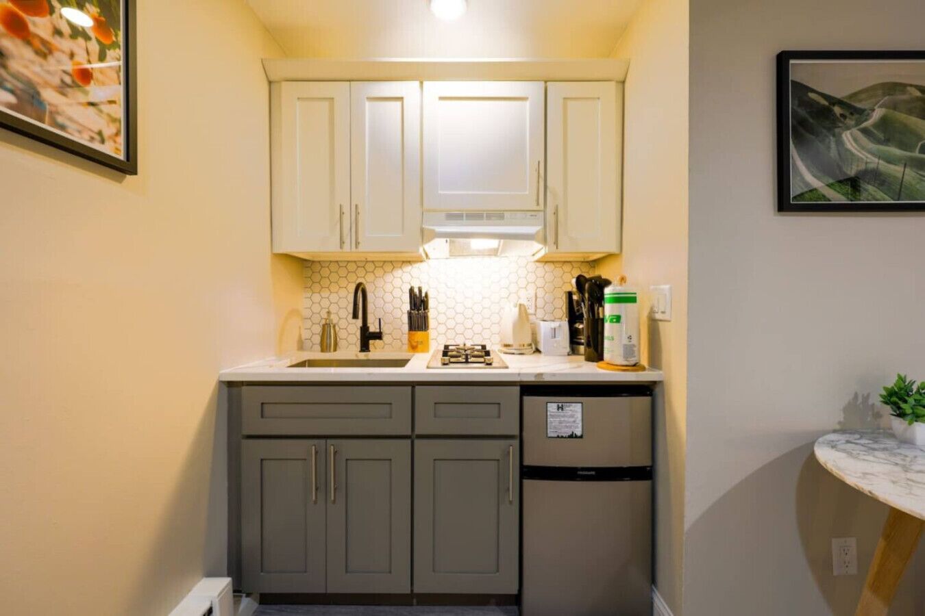 Fogão, cooktop, cafeteira/chaleira, torradeira