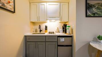 Fogão, cooktop, cafeteira/chaleira, torradeira