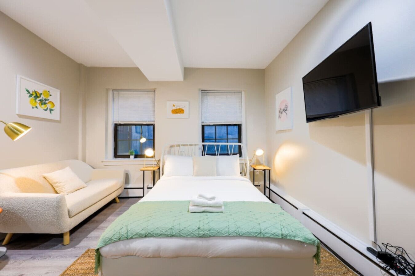 Strykjärn/strykbräda, wi-fi och sängkläder