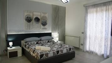 2 Schlafzimmer, Schreibtisch, schallisolierte Zimmer