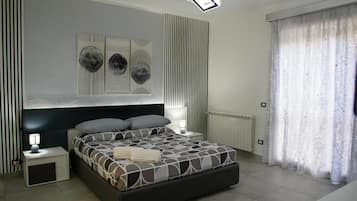 BĂŒgeleisen/BĂŒgelbrett, WLAN, BettwĂ€sche