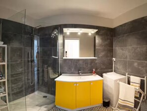 Shower, towels - Colmar sweet home + parking (Colmar)