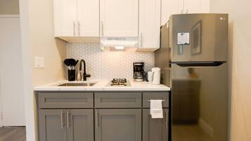 Oven, stovetop, coffee/tea maker, toaster