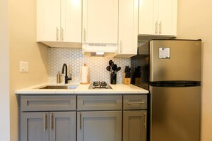 Oven, stovetop, coffee/tea maker, toaster - Spacious Studio | Prudential Area (Boston)