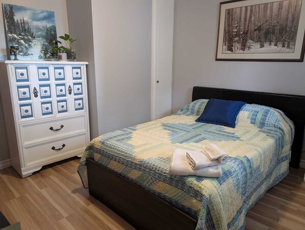 Iron/ironing board, WiFi, bed sheets