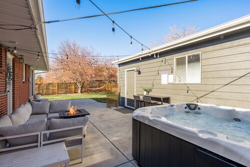 Spacious home w/HotTub, Game Room, Backyard Oasis - near Denver/Boulder+Pets OK!