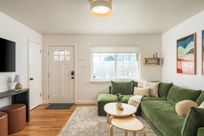 智能电视、电子游戏、桌上足球、立体声音响