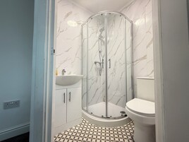 Classic Double Room, Non Smoking, Private Bathroom | Bathroom