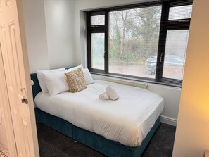 Classic Double Room, Non Smoking, Private Bathroom - Ensuite Rooms Near Heathrow (West Drayton)