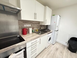 Private kitchen - Ensuite Rooms Near Heathrow (Harmondsworth)