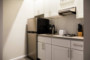 Coffee/tea maker, cookware/dishes/utensils - Modern Studio | South End (Boston)