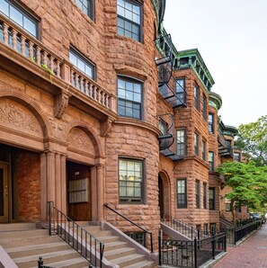 Exterior - Stunning Back Bay Studio Apartment (Boston)