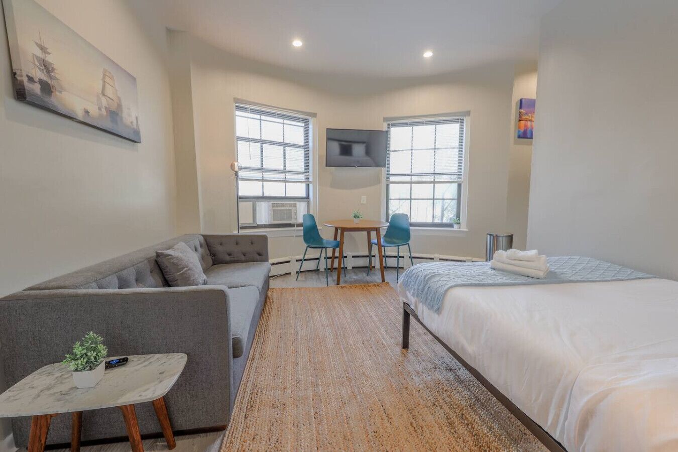 Iron/ironing board, WiFi, bed sheets