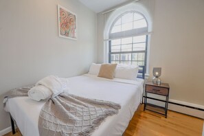 1 bedroom, desk, iron/ironing board, WiFi - Light-filled Studio | Back Bay (Boston)