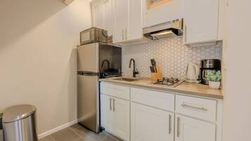 冰箱、微波炉、炉灶、茶具/咖啡用具