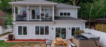 Relaxing Riverside Stay w HotTub