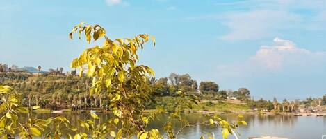 Superior-huoneisto, parveke, rantanäköala | Terassi/patio