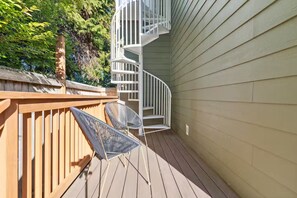 Property grounds - Cheerful Central District Duplex (Seattle)