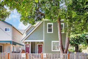 Exterior - Cozy Central District Retreat (Seattle)