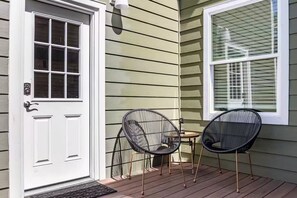Terrace/patio - Cozy Central District Retreat (Seattle)