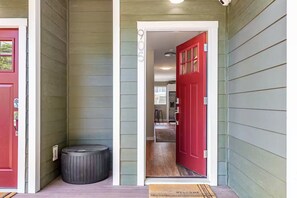 Interior - Cozy Central District Retreat (Seattle)