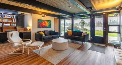 Seattle Lake Front Oasis