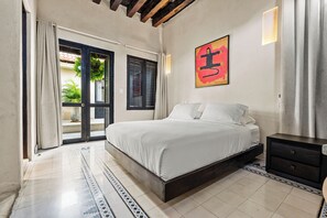 5 chambres, fer et planche à repasser, Wi-Fi, draps fournis