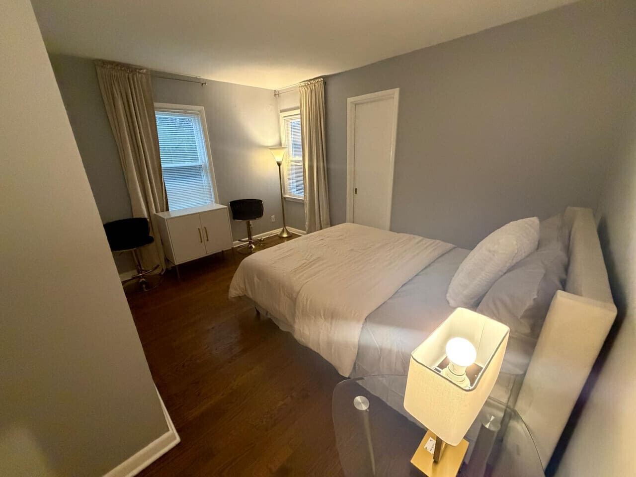 Desk, iron/ironing board, travel cot, WiFi