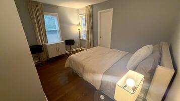 Desk, iron/ironing board, travel cot, WiFi