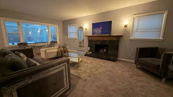 TV, fireplace, stereo