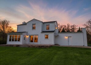 Exterior - TheCreekHouse: 5BR Sanctuary w/ Sunroom & Games (Rockford)