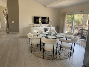 Dining - Stylish 3BD w/ firepit & big backyard TV Room (Rockford)