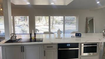 Refrigerador, microondas, parrilla de estufa y lavavajillas