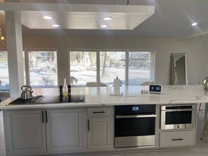 Refrigerador, microondas, parrilla de estufa y lavavajillas 