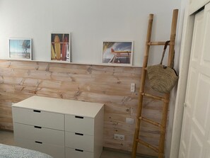 Tabla de planchar con plancha y wifi