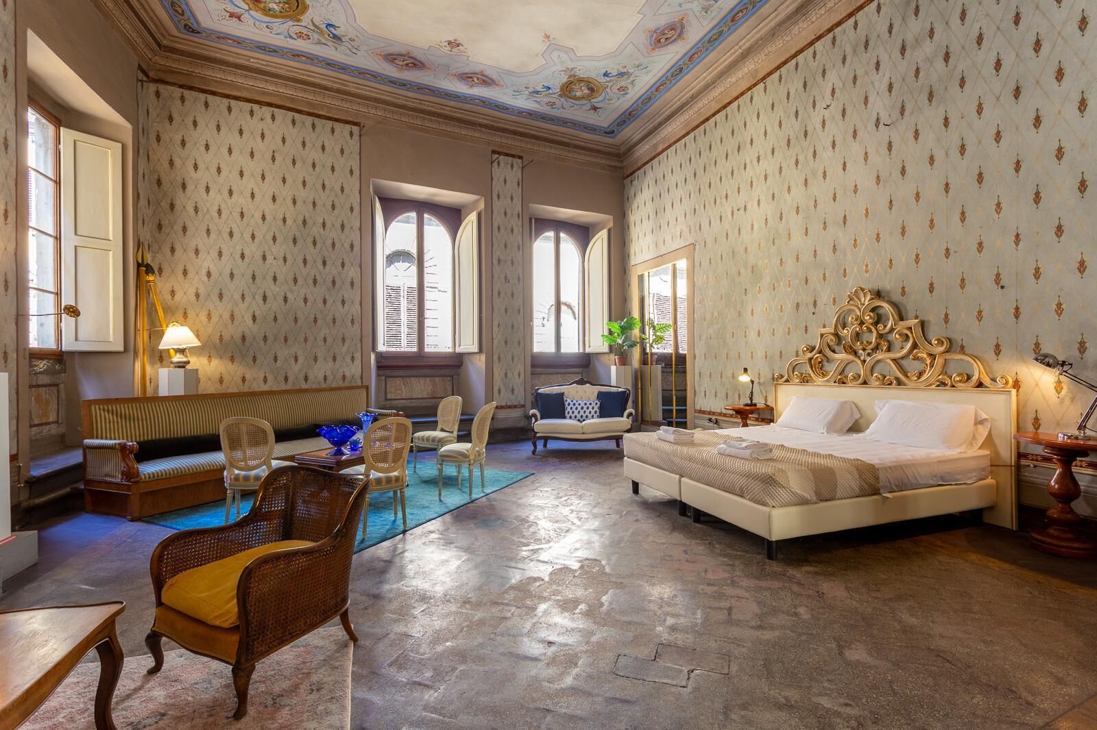 المنشأة من الداخل