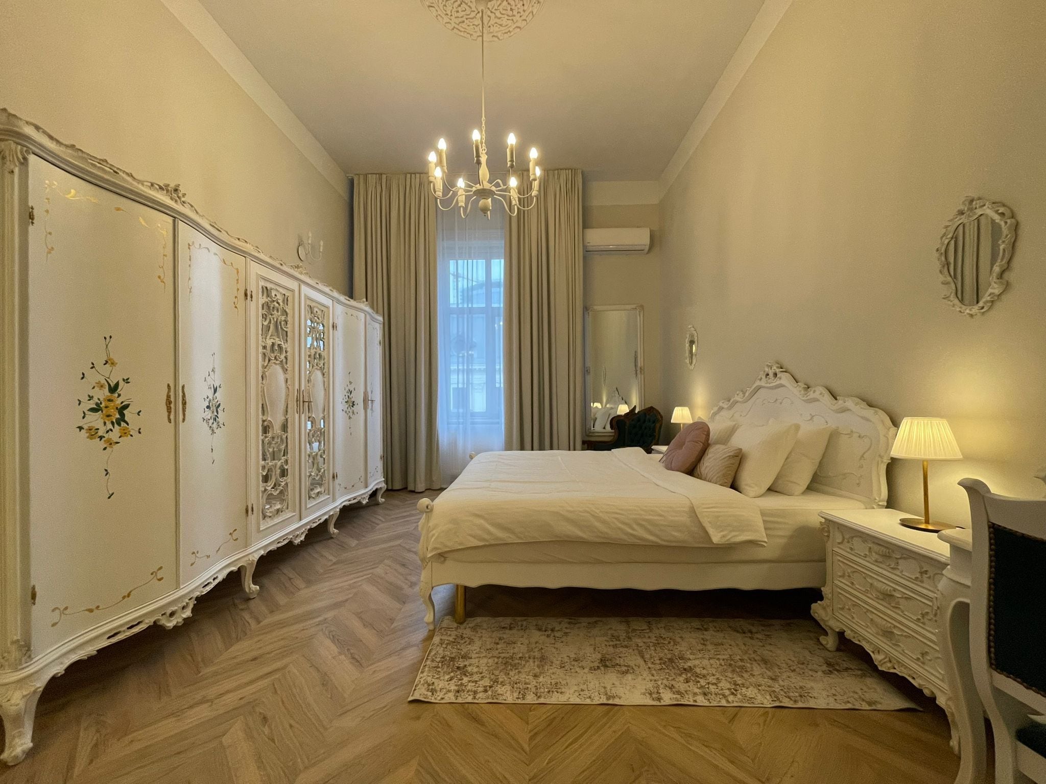 3 slaapkamers, een strijkplank/strijkijzer, wifi, beddengoed