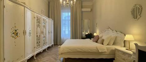 3 slaapkamers, een strijkplank/strijkijzer, wifi, beddengoed