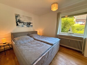 1 bedroom, WiFi, bed sheets - Vacation apartment in an outstanding location directly on the dyke, promenade & Baltic Sea beach. (Grömitz)