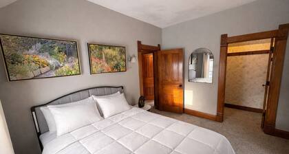 15 Min to Lansing • 2BR • In-Unit Washer & Dryer