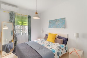 Iron/ironing board, WiFi, bed sheets, wheelchair access