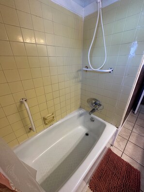 Shower, hair dryer, towels - Sleeps 18. Downtown - One Level Home - Short Walk To Beach (Ocean City)