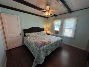 Strykjärn/strykbräda, internet och sängkläder