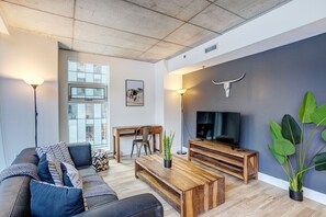 TV - Humaniti - Serviced 1-Bedroom in Montreal (Montreal)