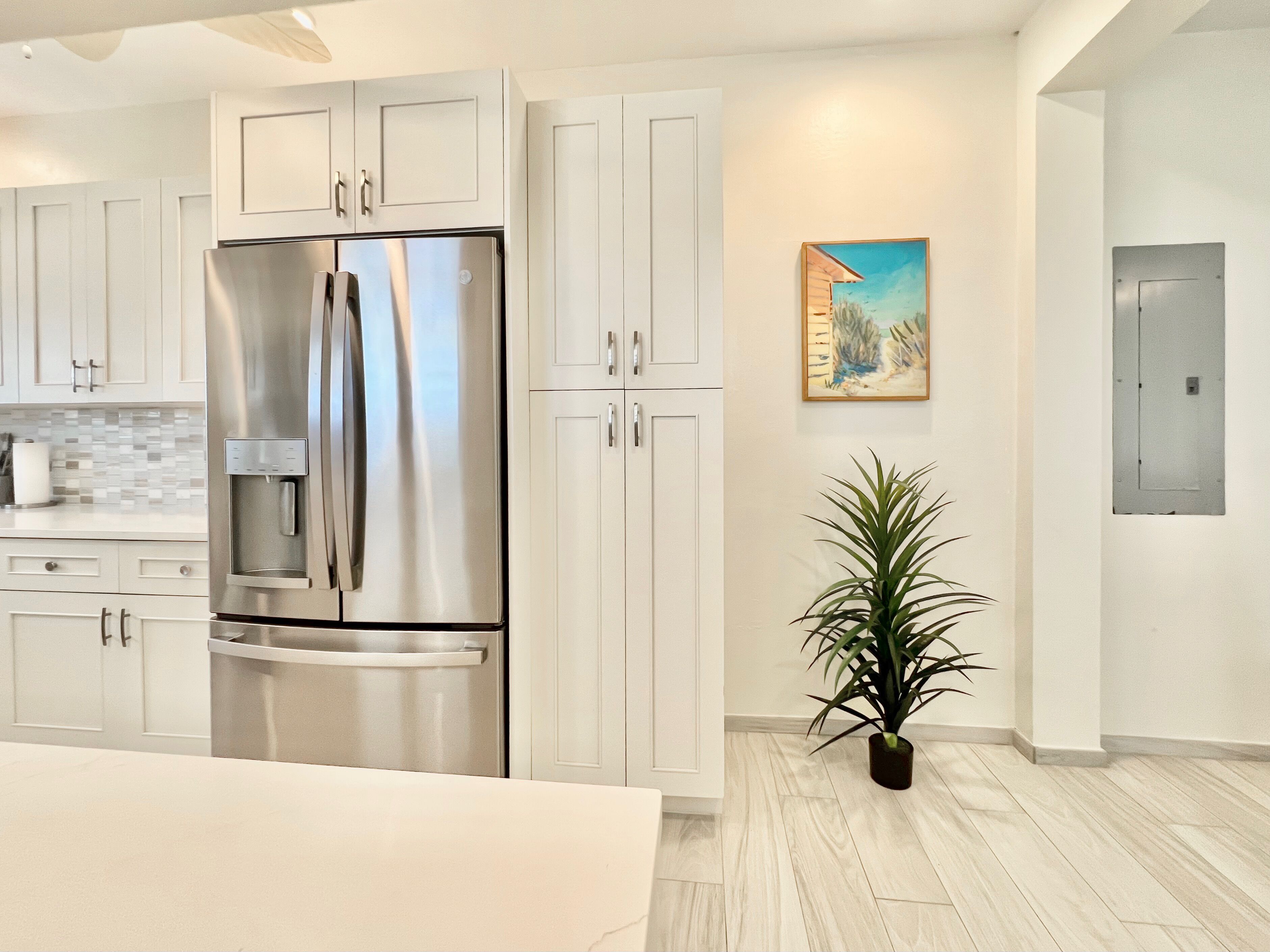 Køleskab, mikrobølgeovn, ovn, kogeplade