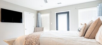 Charming Detached 1BR w/ Fenced Yard & Luxury Finishes