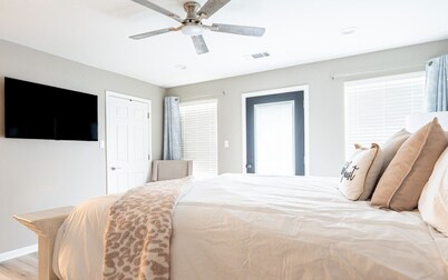 Charming Detached 1BR w/ Fenced Yard & Luxury Finishes